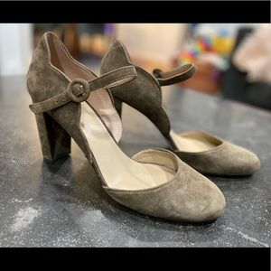 Ann Taylor Olive Scalloped Mary Jane Heel - Size 9